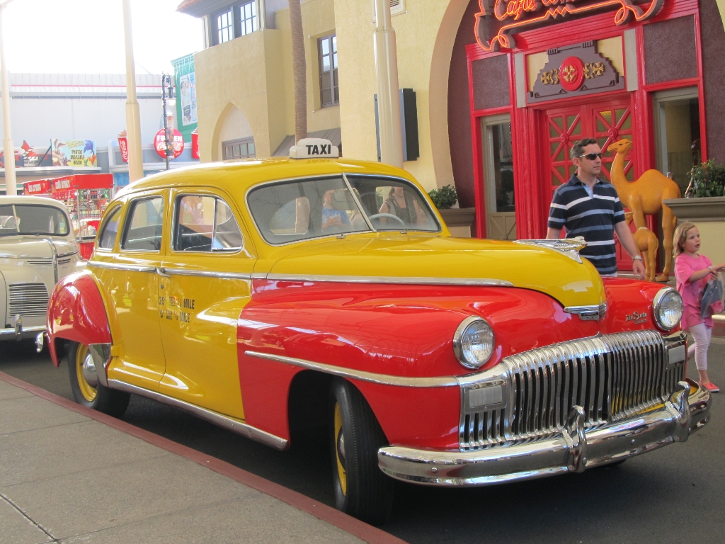1940s_De_Soto_Custom_Taxi_(8115442721).jpg